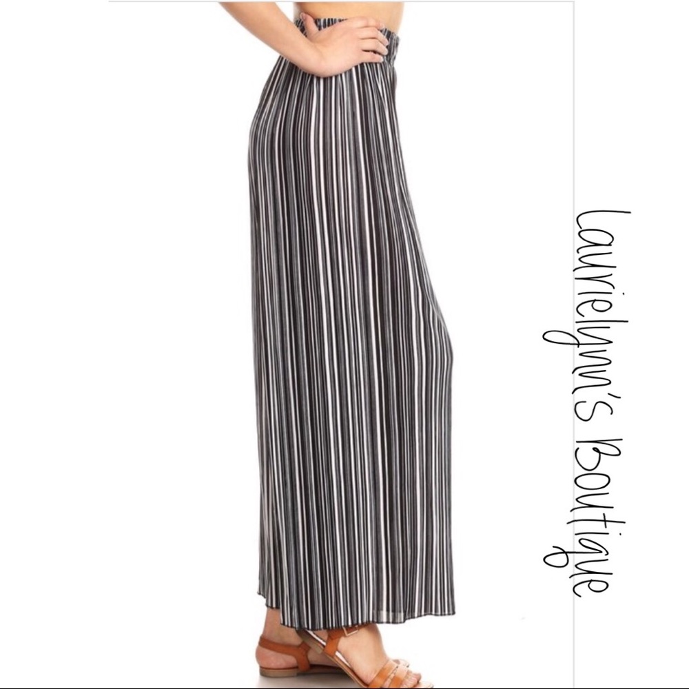 One size fits most! Grey striped palazzo pants.Bundle only item! - Picture 1 of 7